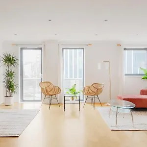 Riverside Two Bedroom In Canary Wharf , London United Kingdom