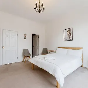  Apartment Spacious Ensuite Near Tourist Attractions